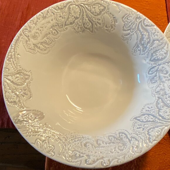 Pottery Barn Scarlett Serving Bowl – Discontinued - Picture 1 of 4